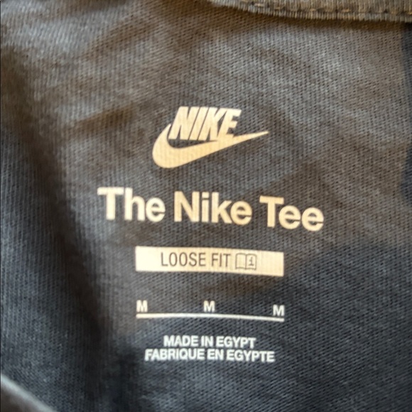 Nike Graphic Tee with Green/Blue Accents vintage graphic size medium loose fit - Picture 10 of 12